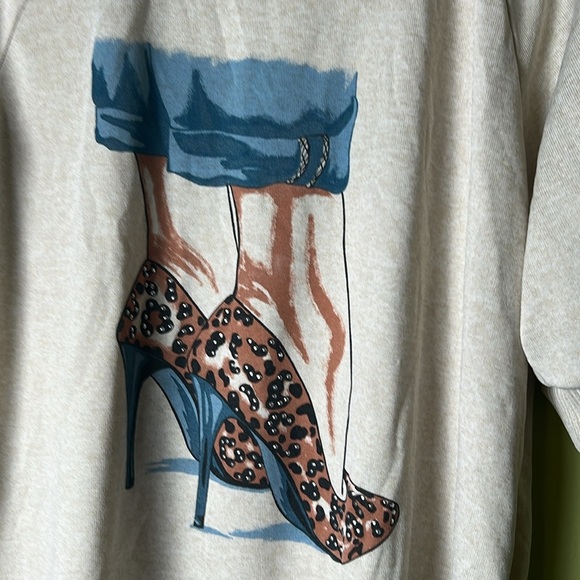 Love+Lace Graphic Design Women's Cream Top with Artistic Print - Picture 3 of 8